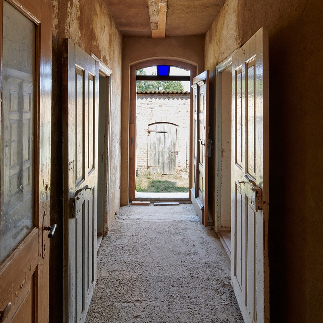 Gabriele Riesner, Architektin, Berlin, Restaurierung Alter Krug, Friedenfelde/Uckermark, Flur zum Hof